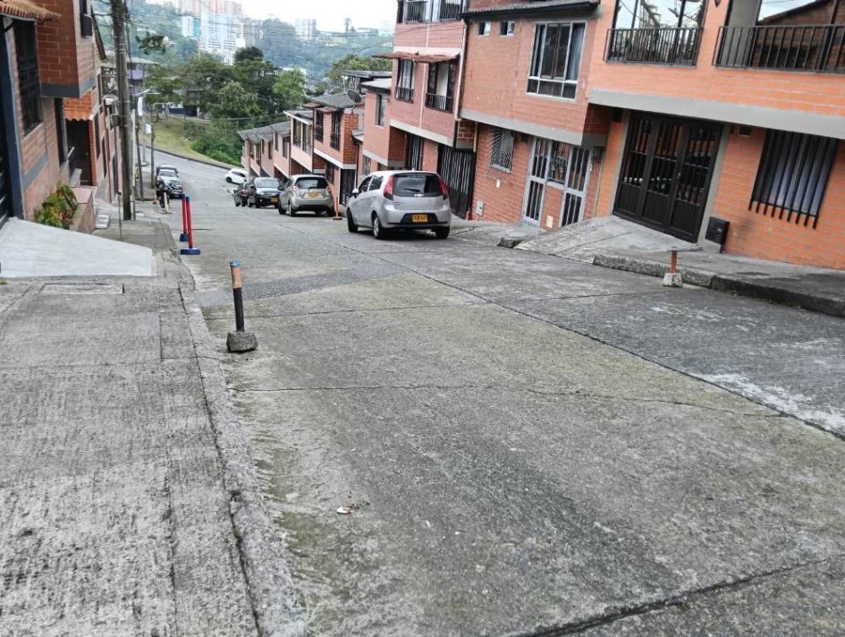 Foto | Cortesía | LA PATRIA   Esta es la calle donde se presenta el problema de los conos en espacio público. 