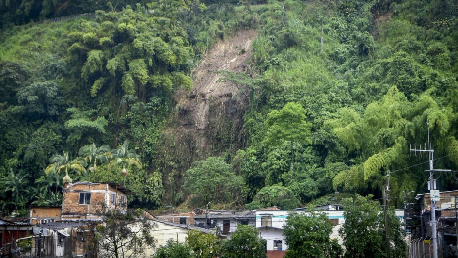 Deslizamiento en Dosquebradas obliga a evacuar 14 familias: comunidad exige soluciones definitivas