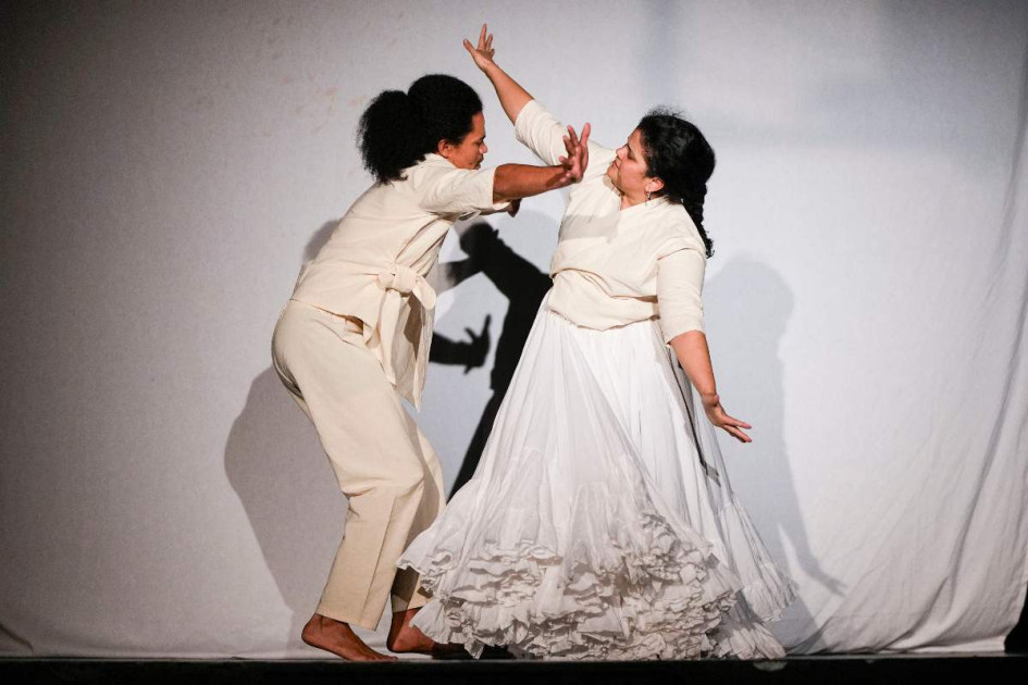 Fotografía del ensayo de la obra 'Colombia es' este jueves, en el Teatro Victoria de Madrid. 