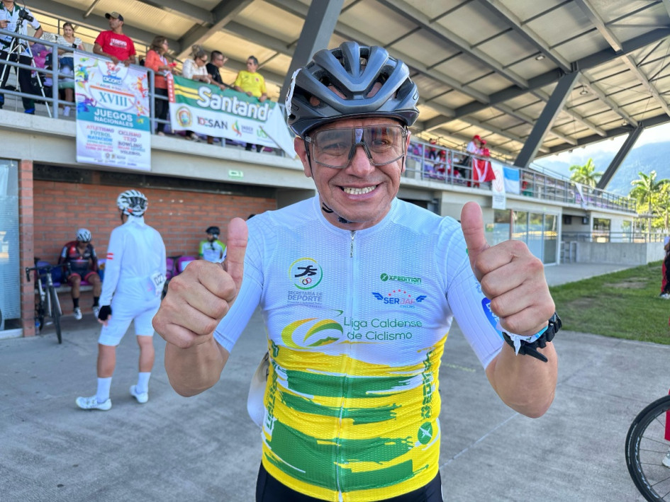 Osvaldo Hernández, editor de Deportes de LA PATRIA, logró la medalla de oro en las pruebas de ciclismo de los Juegos Nacionales Acord en Ibagué.