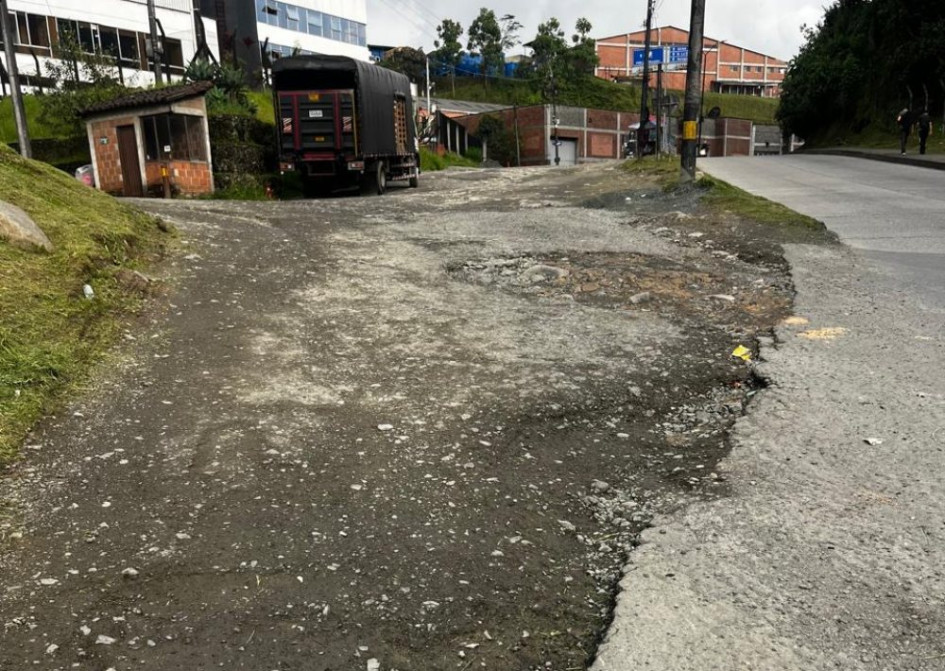 Foto | Cortesía | LA PATRIA   Este es uno de los tramos sin pavimentar en la vía al Sena. 