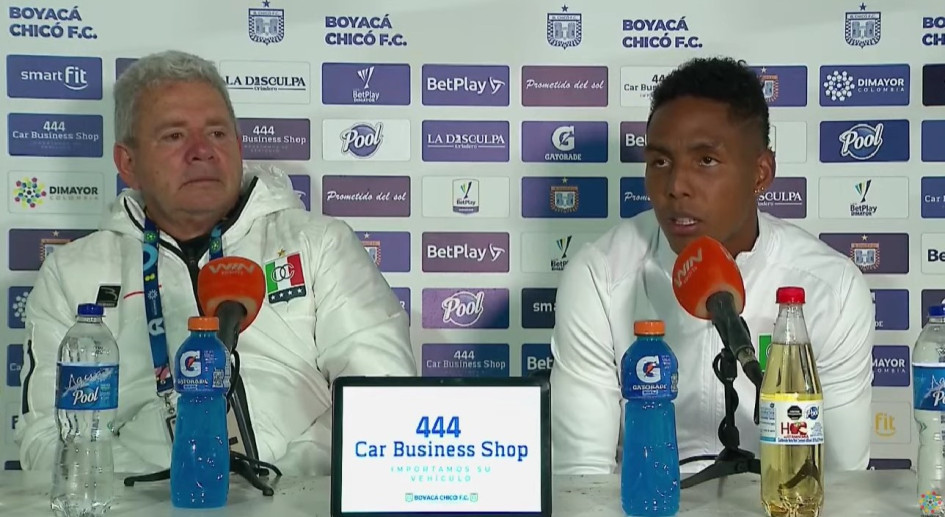 Hernán Darío Herrera y Alejandro García, del Once Caldas, en la rueda de prensa tras la igualdad con el Boyacá Chicó.