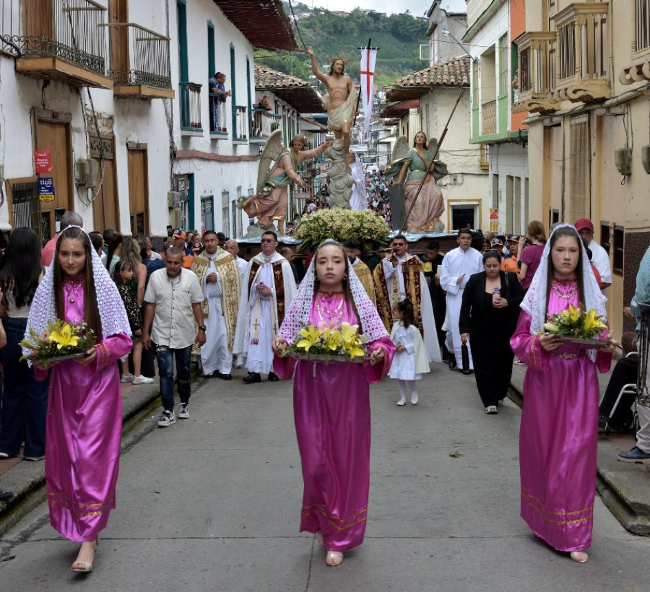 Procesión de Resurrección por la carrera sexta de Salamina este domingo. 