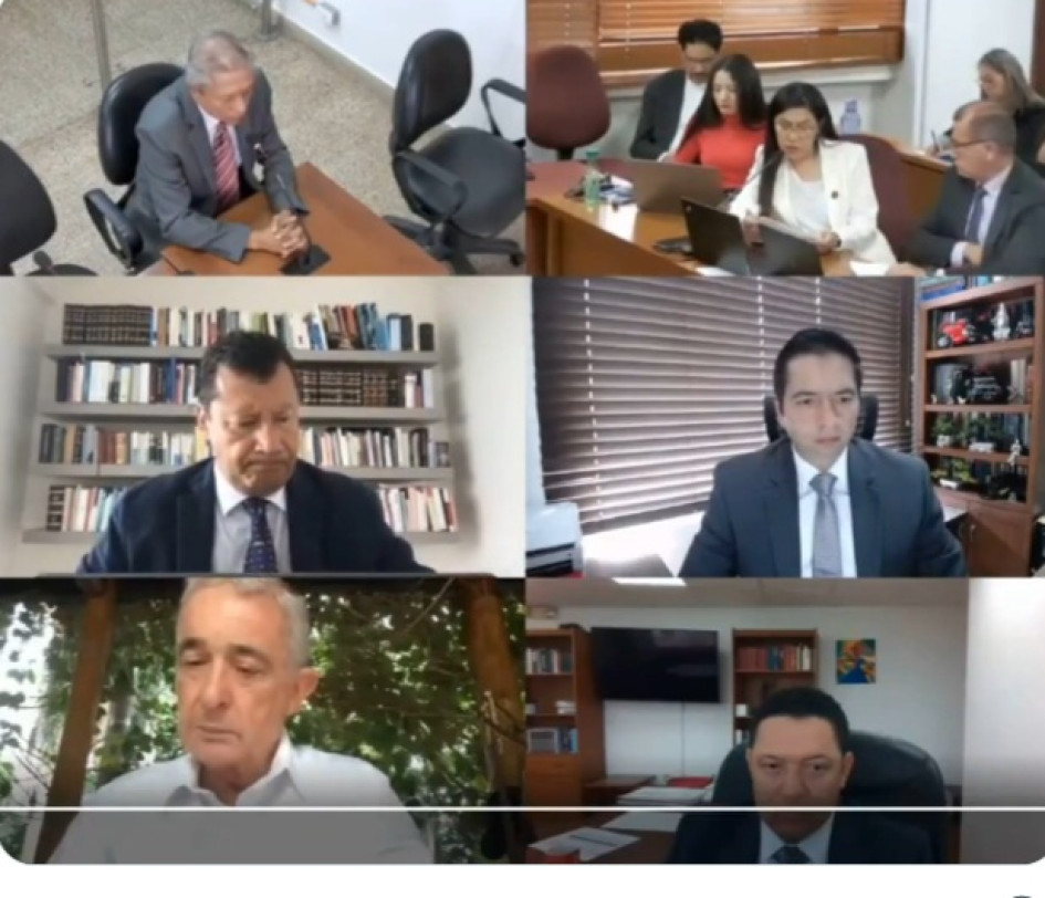 El abogado manizaleño Samuel Sánchez (izquierda arriba), testigo de la Fiscalía en el juicio contra el expresidente Uribe, decidió acogerse al derecho a guardar silencio.
