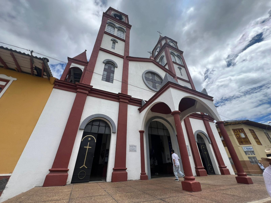 Fachada del templo del corregimiento de San Félix (Salamina).