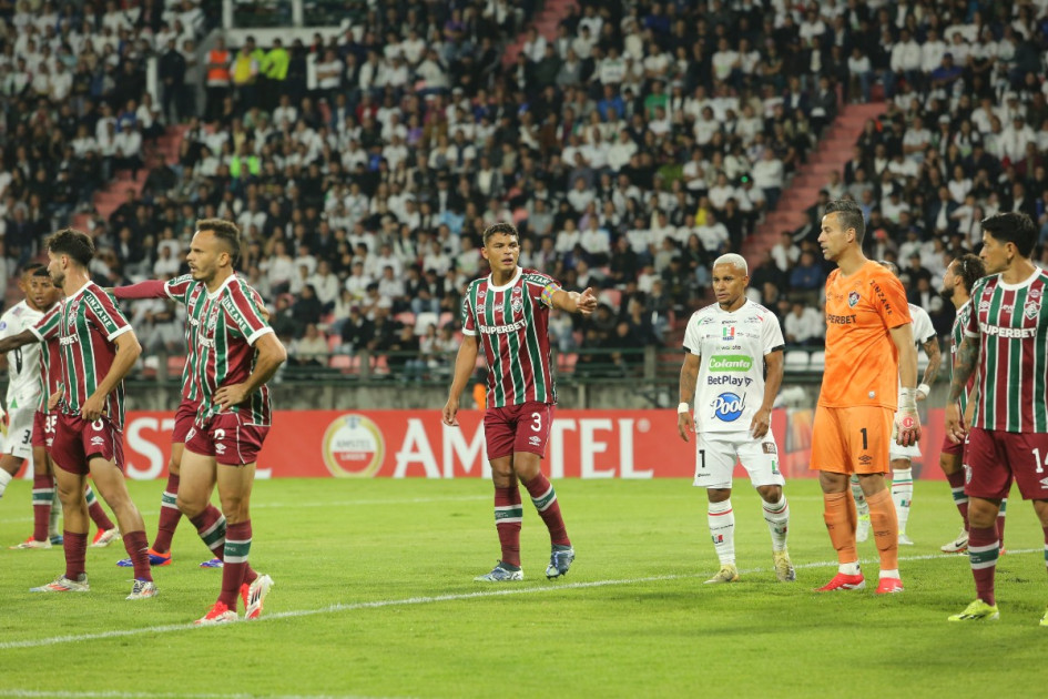 Thiago Silva (centro), capitán de Fluminense, durante su visita el pasado 1 de abril a Manizales, contra el Once Caldas por la Copa Sudamericana.