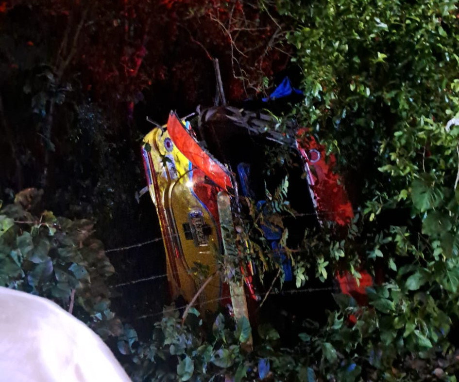 A 10 pasajeros debieron trasladarlos a hospitales de Lérida y Armero Guayabal. Se desconocen las causas del accidente.