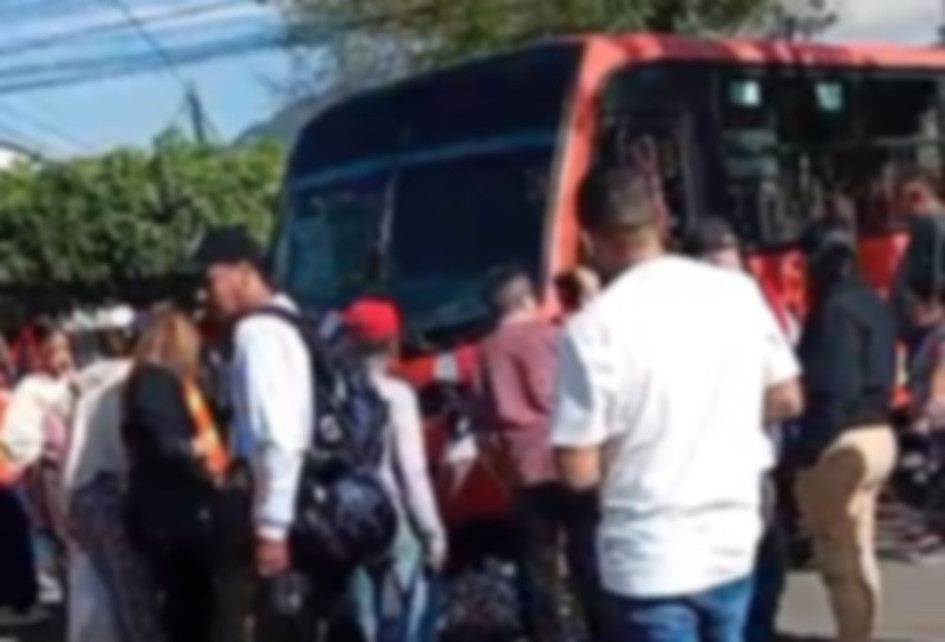 Al frente del Hospital Santa Mónica de Dosquebradas, no hay semáforo que ayude a cruzar la calle 19 a los peatones. El martes una adulta perdió la vida en ese lugar