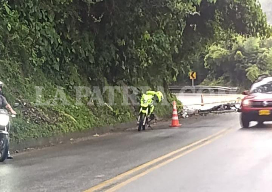 La víctima, aún sin identificar, murió instantáneamente tras recibir el impacto de la roca.