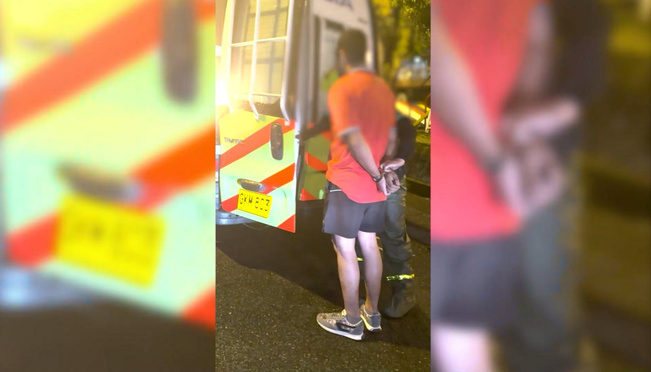 En el barrio Las Mercedes, Cuba, fue capturado un hombre que embistió con su carro a una agente de tránsito