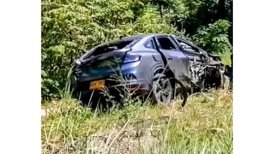 Carro Renault Arcana 2025 involucrado en el accidente de este Viernes Santo en la vía Manizales - Medellín. 
