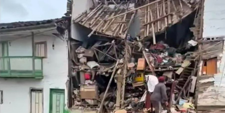 La vivienda era de bahareque y, según residentes del barrio, la falta de mantenimiento ayudó a su deterioro. 