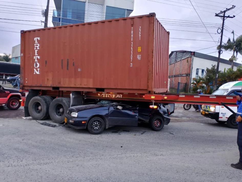 El accidente ocurrió a las 4:00 de la mañana aproximadamente, lo que generó un trancón.