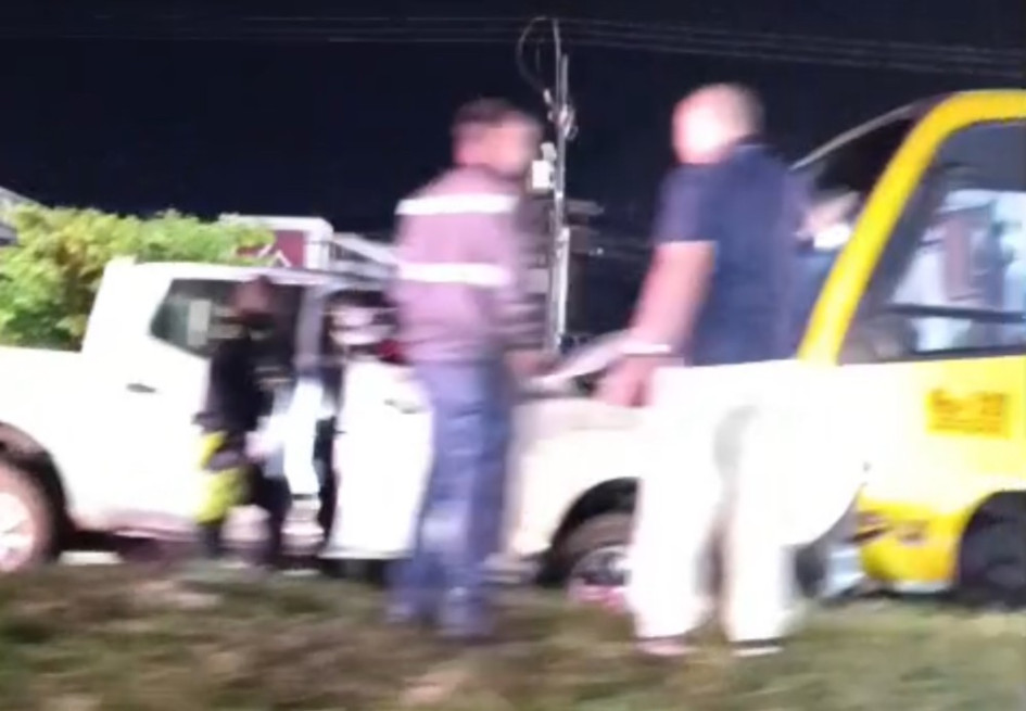 Una discusión entre el conductor de una motocicleta y una camioneta, al parecer provocó un accidente contra el Megabús en Pereira