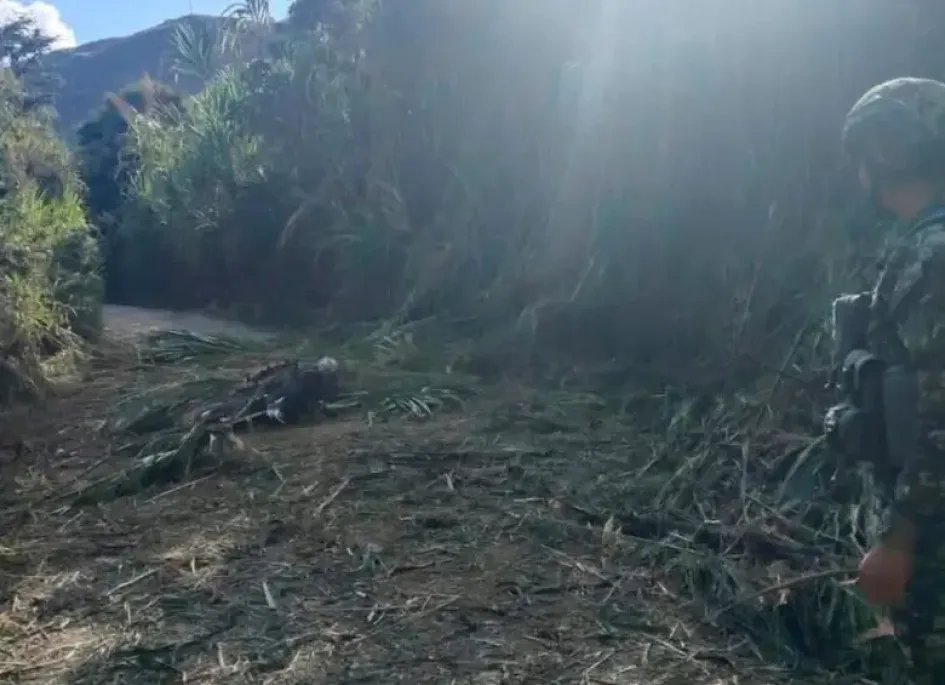 El civil muerto se movilizaba en una moto.