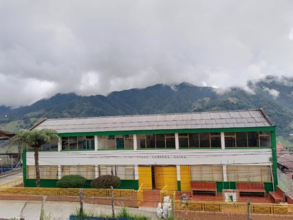 Foto I Archivo I LA PATRIA  La Asamblea de Caldas resaltó de la Institución Educativa Efrén Cardona Chica su excelencia educativa y compromiso social. “Un sincero reconocimiento por estos 60 años de historia, trabajo y dedicación a la educación”, manifestaron los diputados