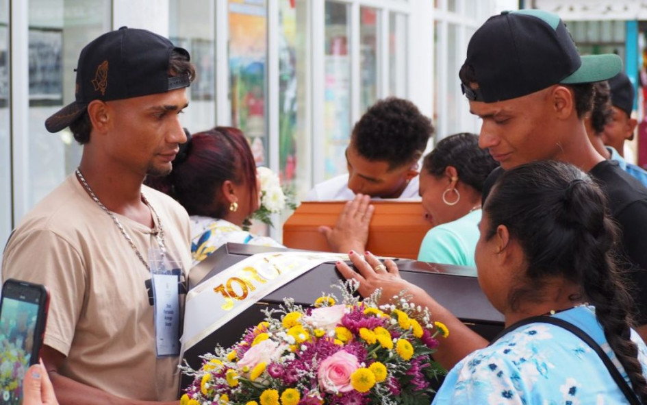 Familiares de Luis Hernando y Jorge les dieron el último adiós en Marquetalia.
