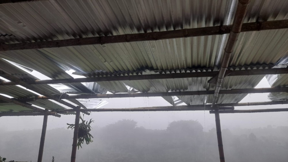 Las lluvias del martes 22 de abril, dejaron viviendas destechadas, inundaciones en calles y casas y árboles caídos en varios corregimientos de Pereira