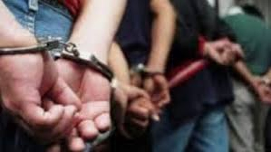 A los dos les dieron medida de detención domiciliaria.