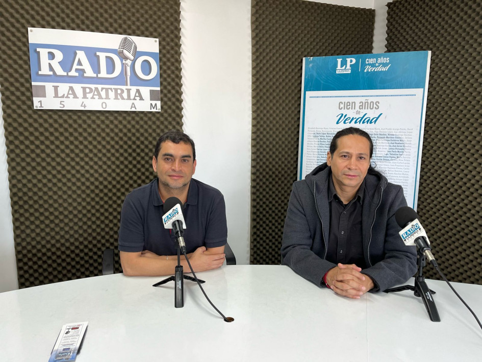  Néstor Piedrahíta, actor de la Corporación Cultural X2 Teatro de Manizales y Giovany Largo León, director de la Corporación