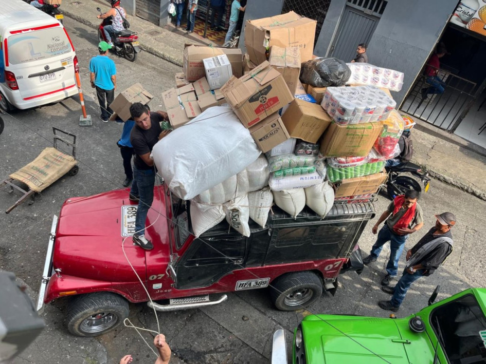 Ciudadanos registraron que este miércoles (16 de abril) el municipio cumplió 10 días sin conexión con Manizales y enviaron insumos para abastecer a los habitantes encerrados por el derrumbe.