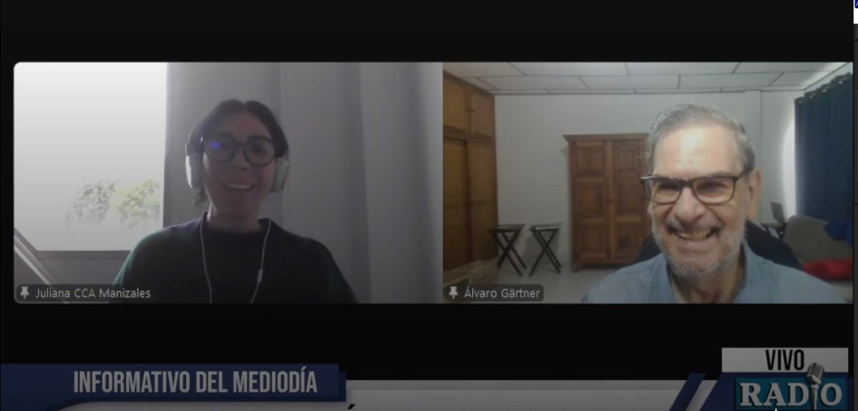 Juliana Ceballos Roja, gestora cultural de la Biblioteca del Centro Colombo Americano de Manizales y Álvaro Gartner, presidente de la Academia Caldense de Historia