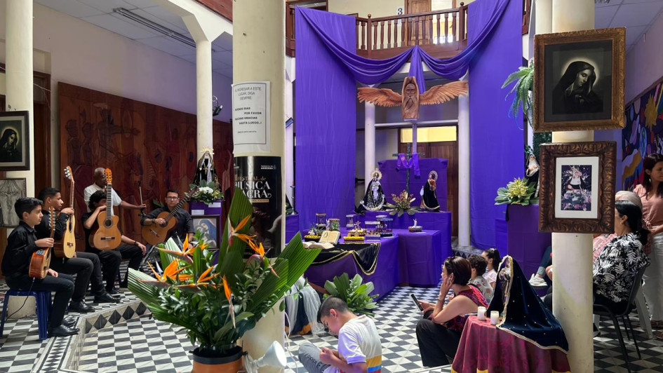 La exposición 'Mater Dolorosa' estará abierta durante toda la Semana Santa en la Biblioteca Municipal de Anserma (Caldas).