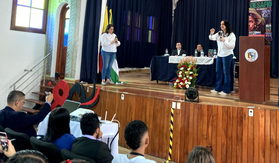 Las ponencias fueron sobre temas políticos. 