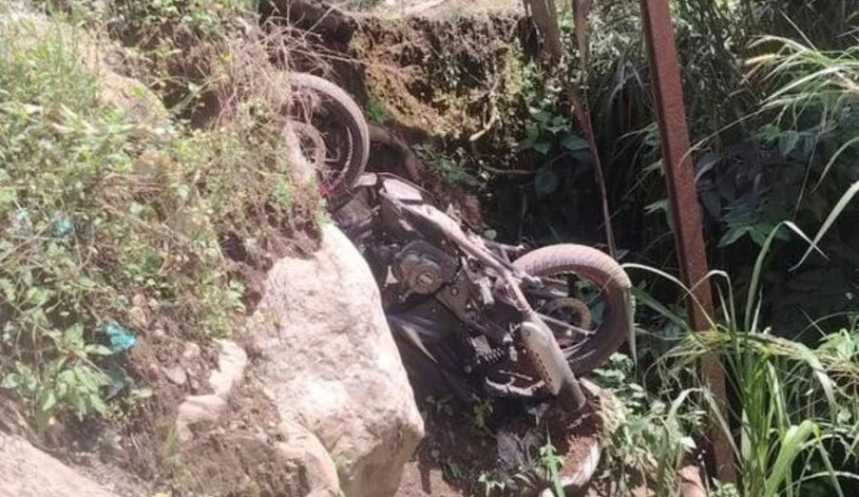 Así quedó el vehículo luego de pasar por el puente que conecta a las veredas La Quinta y La Amalia en Supía. 