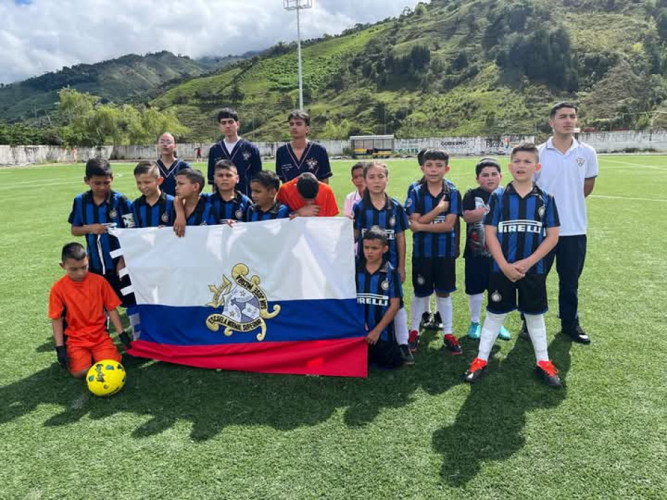El equipo de la Normal San José de Pácora en el torneo 'Oraciones por goles'.