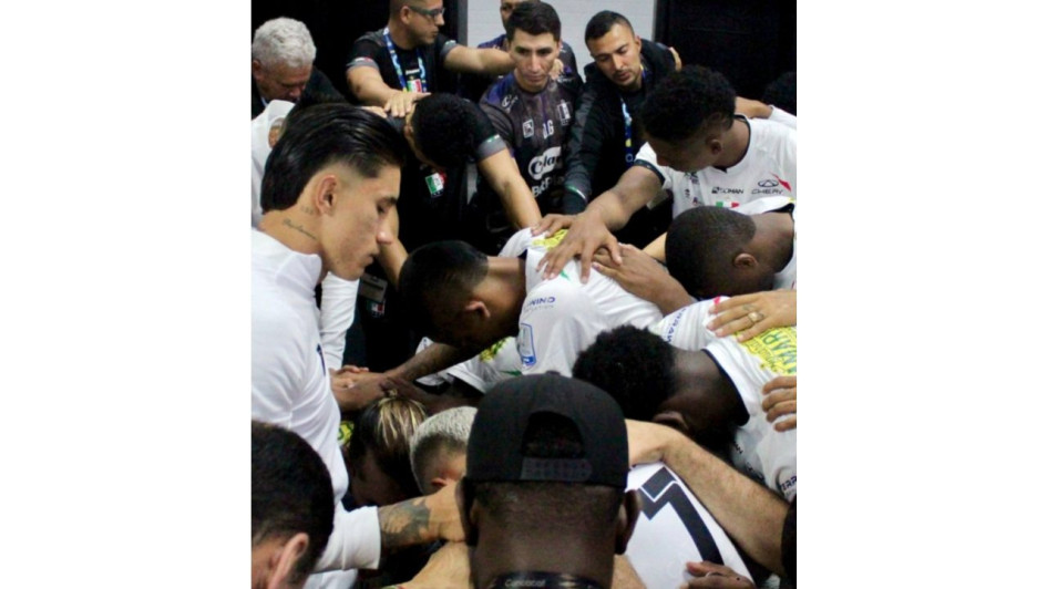 Jorge Cardona (de espaldas) ha sido una de las figuras del Once Caldas en la Copa Sudamericana.