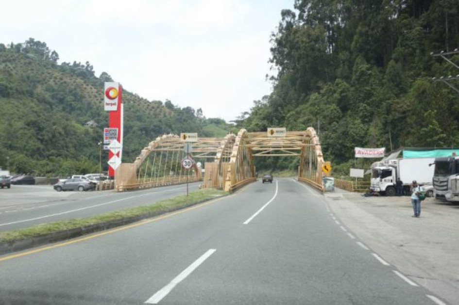 Foto I Archivo I LA PATRIA  Quedó retificada la fecha de comienzo de obras de iluminación de la carretera Panamerica, en el límite Villamaría-Manizales. Esa es una noticia del Área Metropolitana, a la cual se suman el anuncio de intervenciones en un tramo vial, clave de la región; estrategias de seguridad; entrega de libros, y actividad con Cien años de soledad.