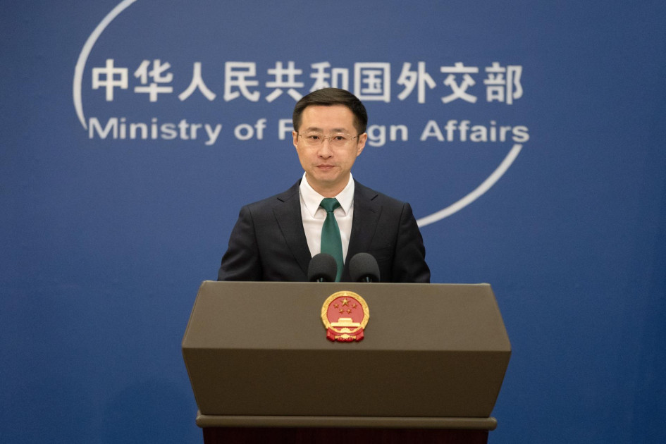 El portavoz del Ministerio de Relaciones Exteriores de China, Lin Jian, ofrece una conferencia de prensa en Beijing, China, el 9 de abril de 2025. El presidente de Estados Unidos, Trump, impuso aranceles del 104 por ciento a los productos chinos que entraron en vigor el 9 de abril.