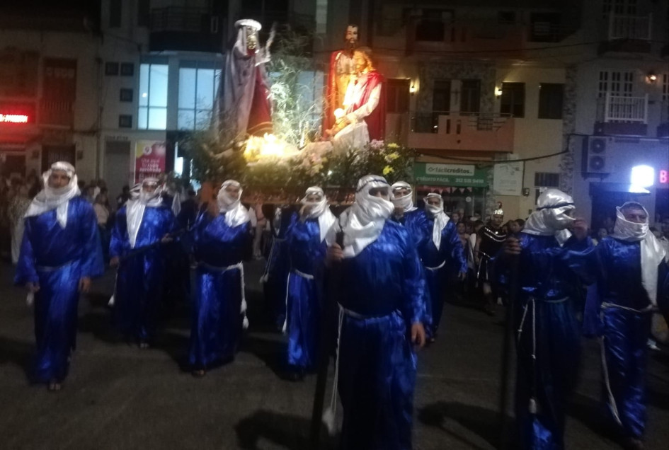 Integrantes de Multiexprés Ingrumá, transportaron las imágenes del Prendimiento.