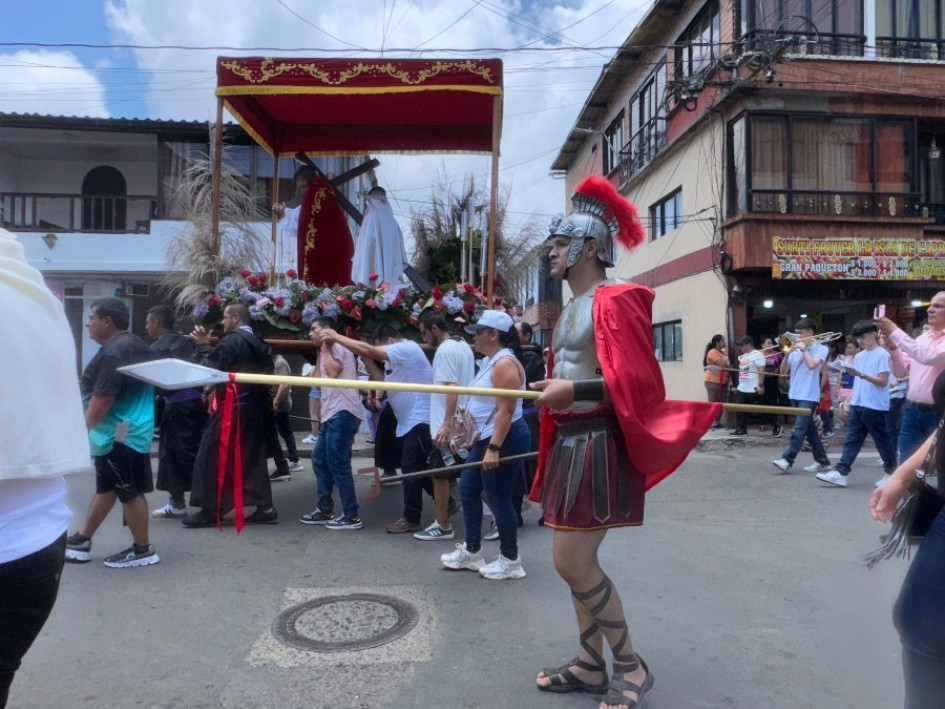 Procesión del viacrucis, parroquia El Carmen de Anserma (Caldas).