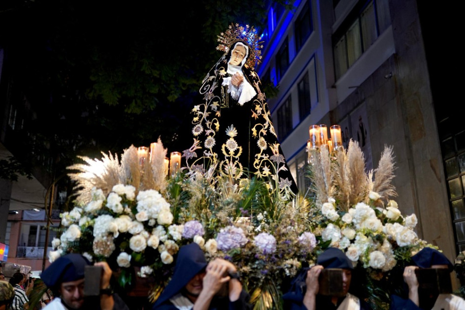 La procesión de La Soledad es protagonizada por mujeres. En Pereira también estuvo acompañada de música 