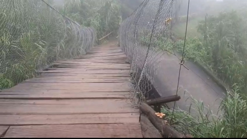 Este es la imagen del puente luego del aguacero registrado anoche en Supía.
