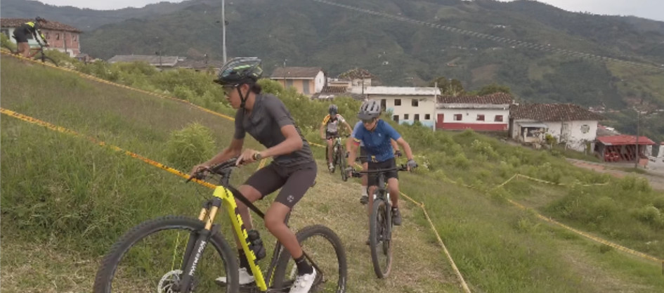 En la pista del barrio Pablo VI de Anserma.