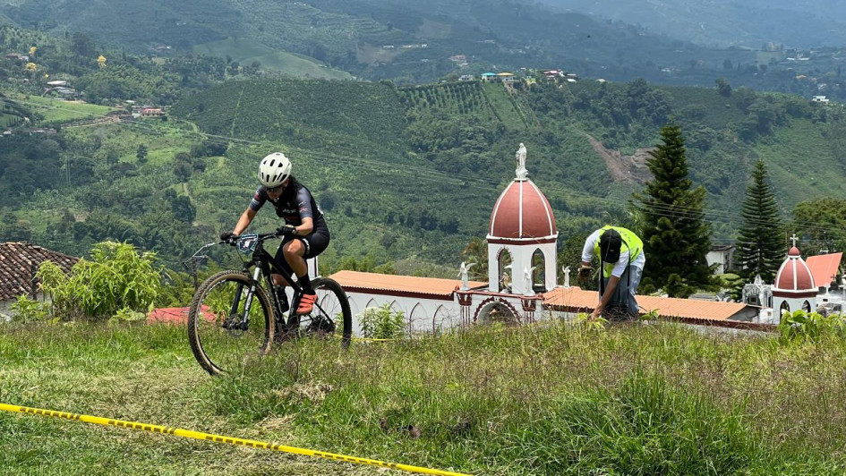 300 participantes se le midieron a la segunda válida de la competencia ciclística Let's Go en Caldas