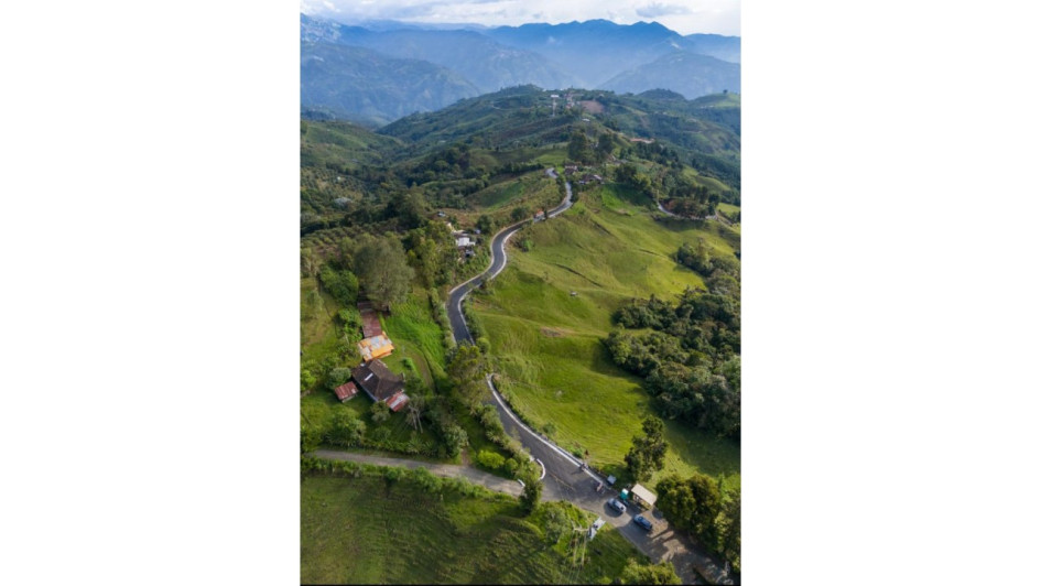 Vía Salamina - Pácora, donde realizan obras de pavimentación.