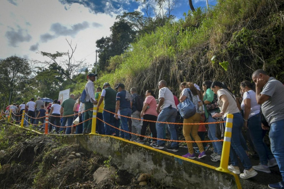 Cerca de 13.000 personas se volcaron al Viacrucis entre Pereira y Dosquebradas, reviviendo una tradición que mezcla devoción, historia familiar y promesas cumplidas. 