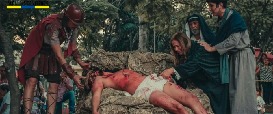 Los actores ensayan varios meses y hacen pruebas de sonido para que sus diálogos se escuchen bien y la gente viva de una manera distinta esta época del año. 