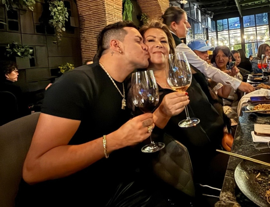 El jueves le celebró el cumpleaños a Luz Feny Galeano Patiño, su mamá. "No tuve mucho en la vida, pero mamá sí, y de las buenas". Cuando tiene tiempo, lo disfruta en familia.