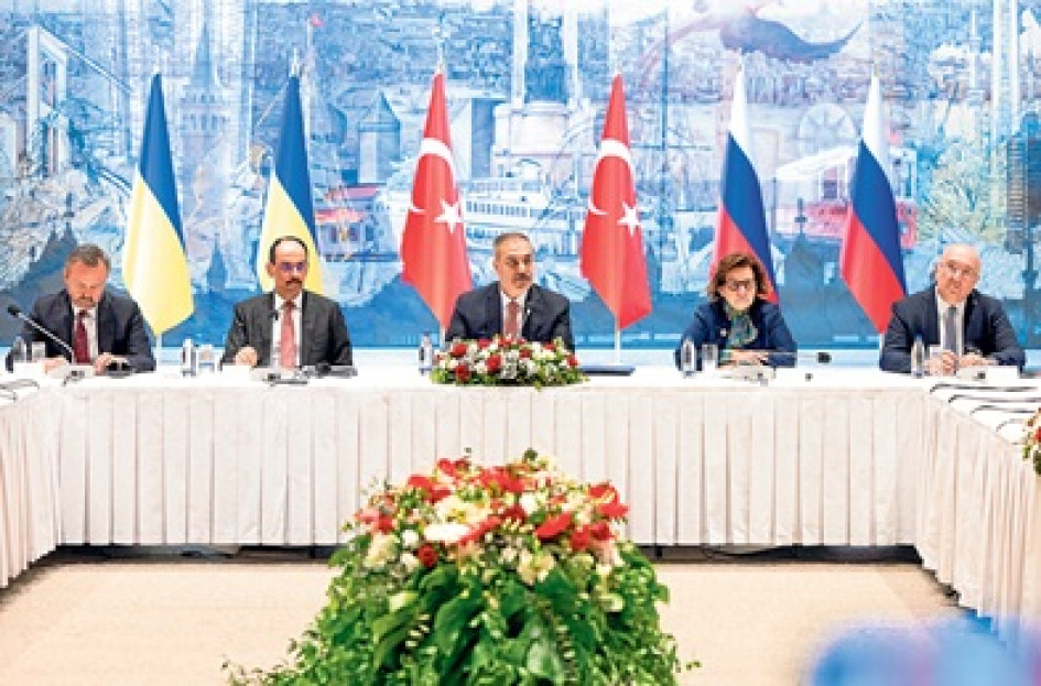 Foto | EFE | LA PATRIA El ministro de Asuntos Exteriores de Turquía, Hakan Fidan, lideró la reunión de las delegaciones ucranianas y rusas en la Oficina Presidencial en Estambul.