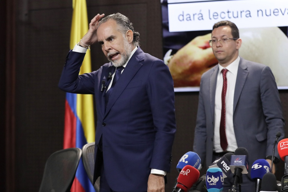 Foto |  EFE | LA PATRIA  El ministro del Interior, Armando Benedetti,  anunció ayer que convocará la votación de la consulta popular por decreto si el Senado no se pronuncia antes del 1 de junio sobre la primera iniciativa con la que el presidente, Gustavo Petro, busca reflotar su reforma laboral, de las principales banderas de su agenda, que fue negada en esa cámara legislativa el mes pasado.