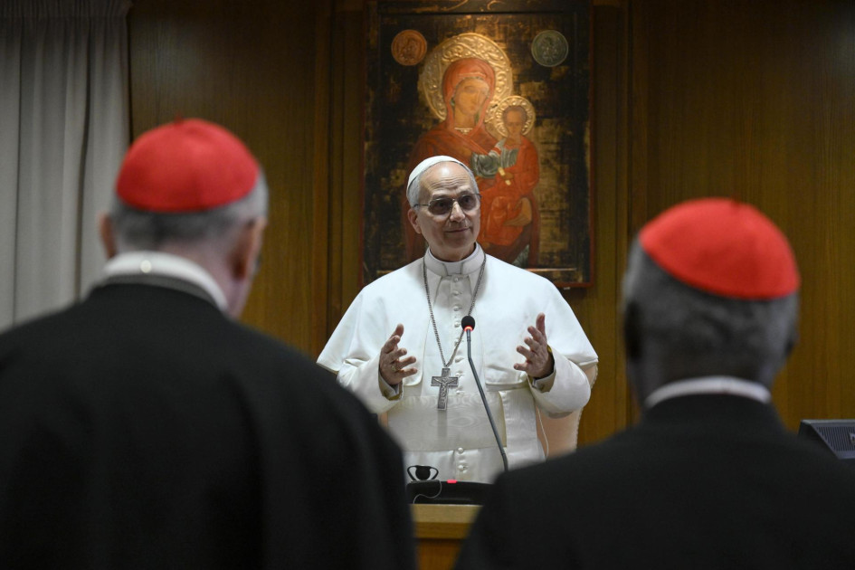 El papa León XIV reunido con los cardenales este sábado.