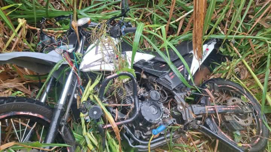 La moto en la que viajaba el rescatado.