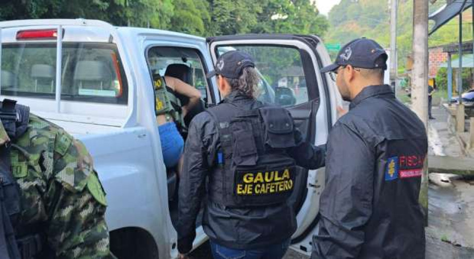 Si usted es o conoce a una víctima de trata de personas, puede comunicarse a la línea gratuita nacional 018000522020, al 122 o al número en Bogotá 5702000 de la Fiscalía, opción 7 y #2.