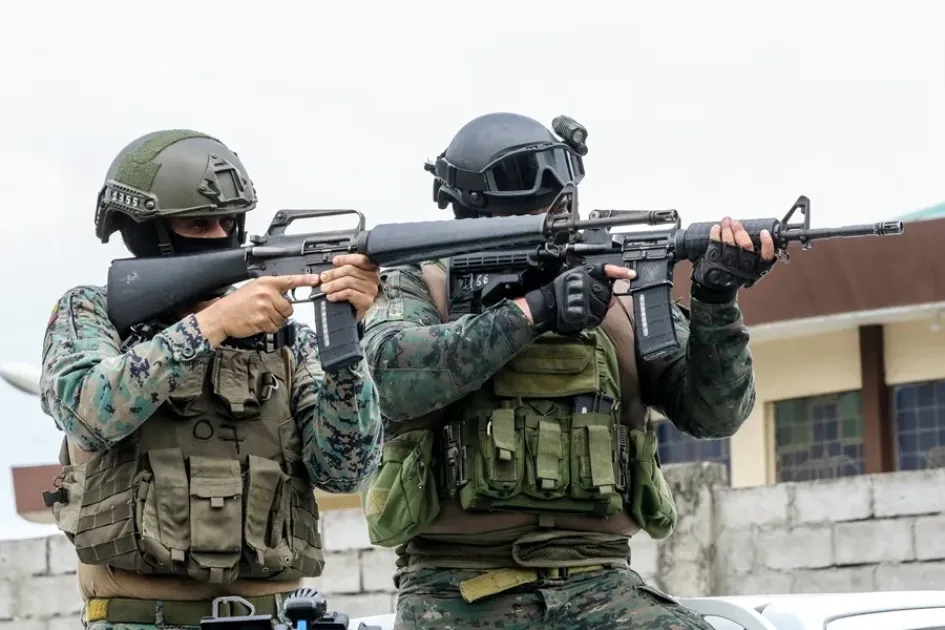  Fotografía de archivo de un operativo militar en los exteriores del Base Aérea de Guayaquil (Ecuador). 