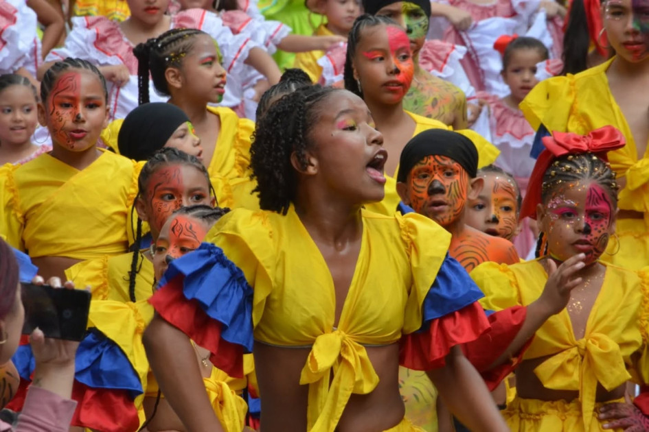 La niñez del corregimiento de Arauca (Palestina) pintó sus rostros y se sintió orgullosa de celebrar el Día de la Afrocolombianidad.